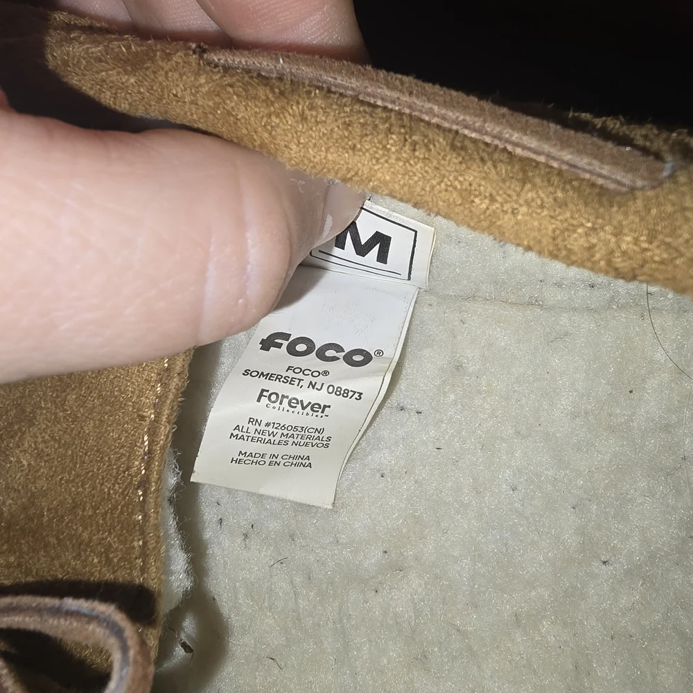 Men's Bucks Tan Suede Slip-On Moccasin Loafers Embroidered Logo Size 9 - 10 guc